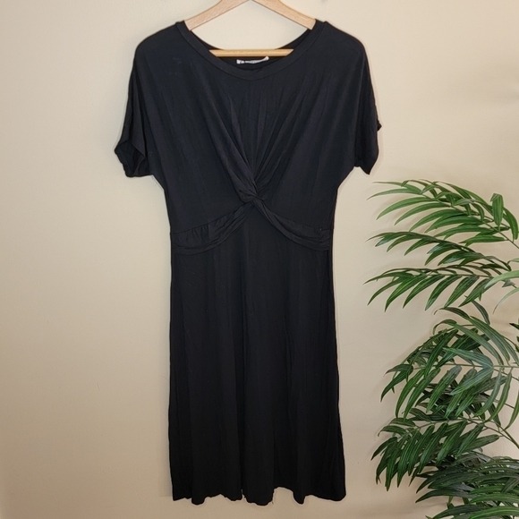 Mai Soli | Short Sleeve Black Midi Dress with Knotted Twist Front - Picture 2 of 6